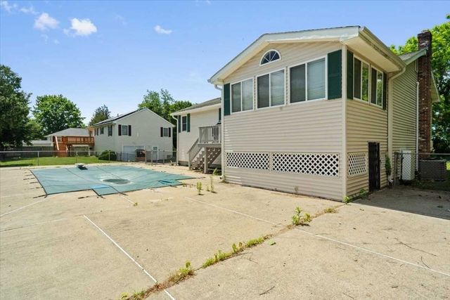11 Dunkirk Ave, Worcester, MA 01604