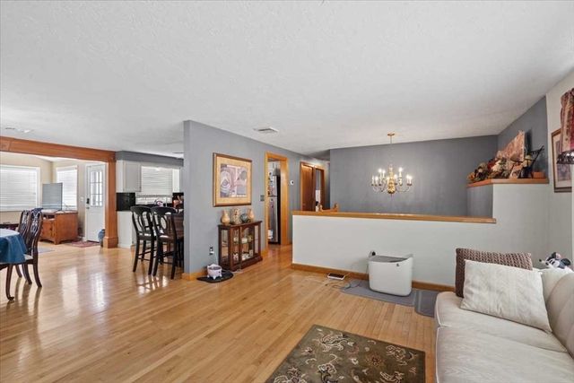 11 Dunkirk Ave, Worcester, MA 01604