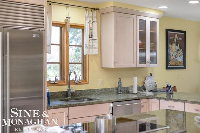 15808 -15810 Windmill Pointe Drive, Grosse Pointe Park, MI 48230