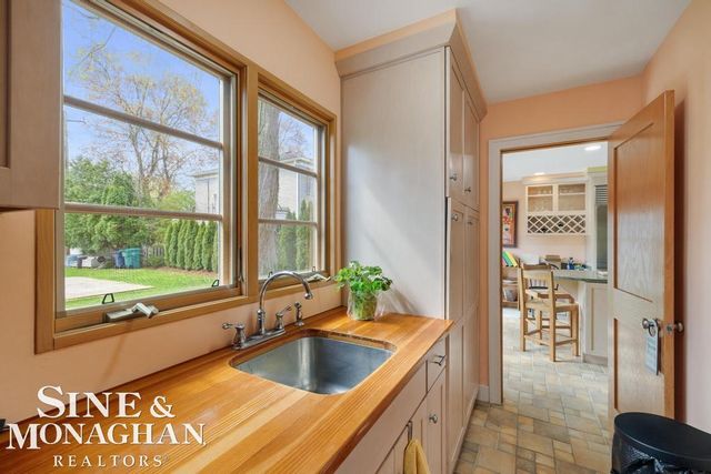 15808 -15810 Windmill Pointe Drive, Grosse Pointe Park, MI 48230