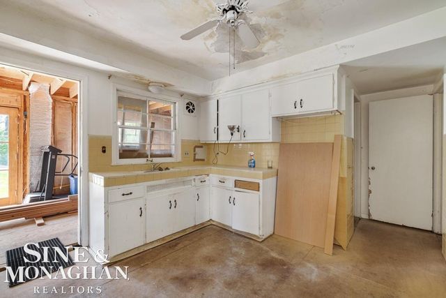 15808 -15810 Windmill Pointe Drive, Grosse Pointe Park, MI 48230
