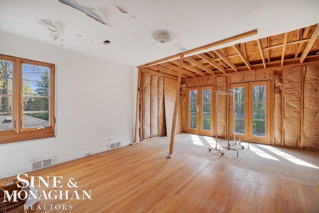 15808 -15810 Windmill Pointe Drive, Grosse Pointe Park, MI 48230