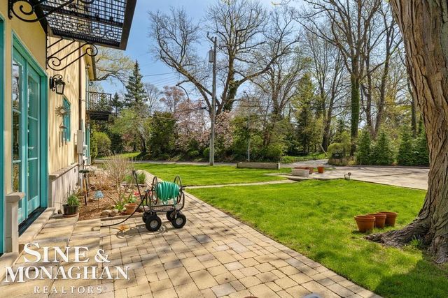 15808 -15810 Windmill Pointe Drive, Grosse Pointe Park, MI 48230
