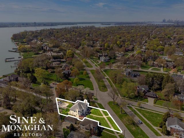 15808 -15810 Windmill Pointe Drive, Grosse Pointe Park, MI 48230