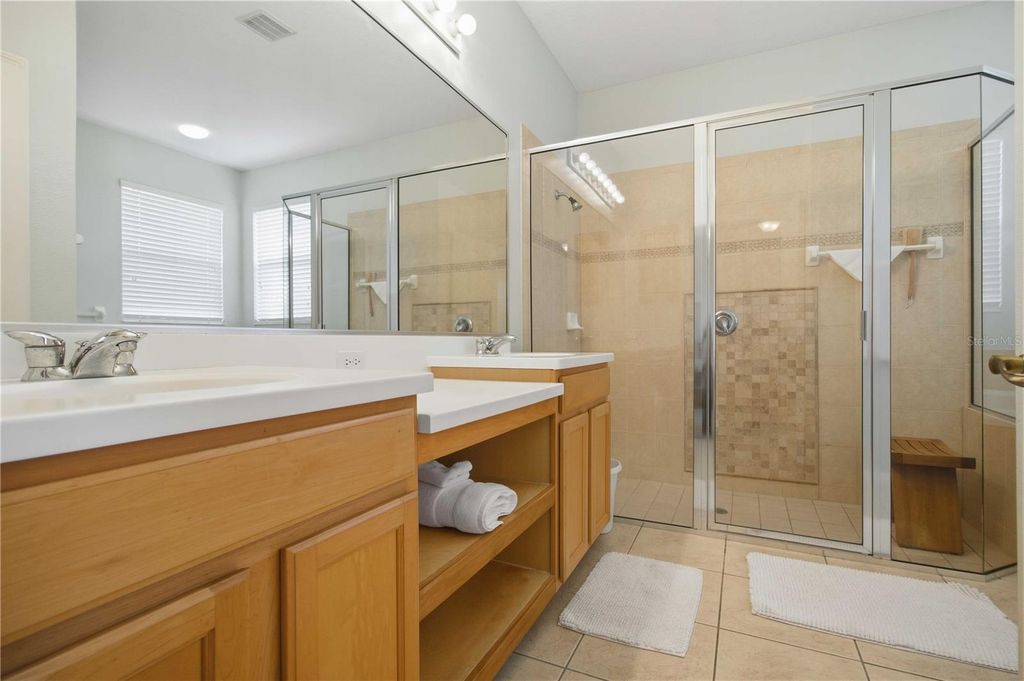 Image 16 of property listing at 236 GOLDEN HARBOUR TRAIL, Bradenton, FL 34212