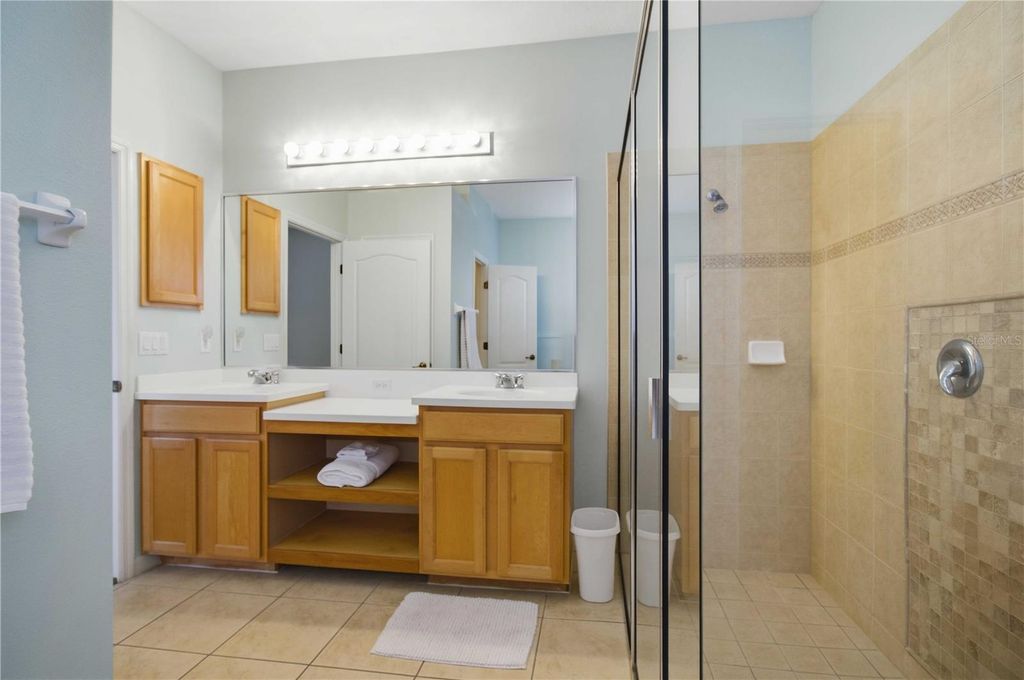 Image 18 of property listing at 236 GOLDEN HARBOUR TRAIL, Bradenton, FL 34212