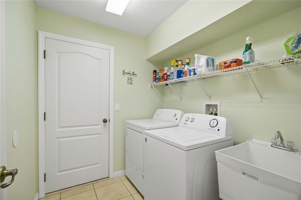 Image 24 of property listing at 236 GOLDEN HARBOUR TRAIL, Bradenton, FL 34212