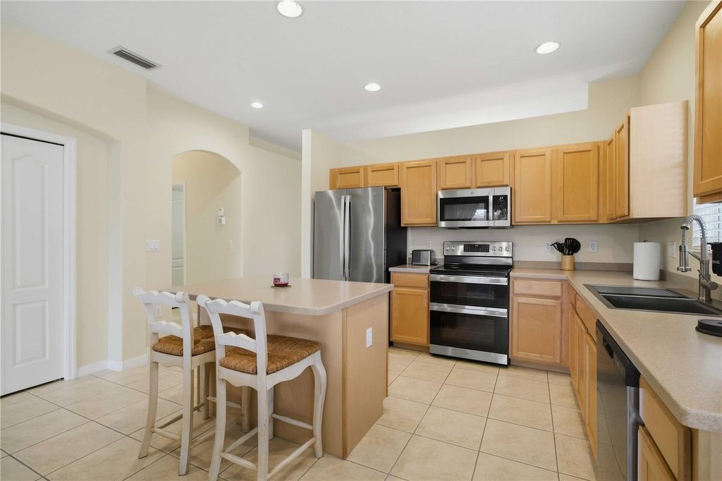 Image 7 of property listing at 236 GOLDEN HARBOUR TRAIL, Bradenton, FL 34212