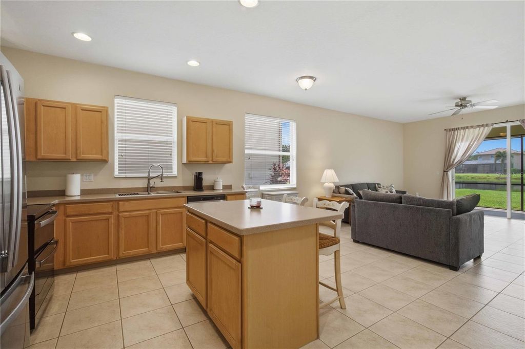 Image 8 of property listing at 236 GOLDEN HARBOUR TRAIL, Bradenton, FL 34212