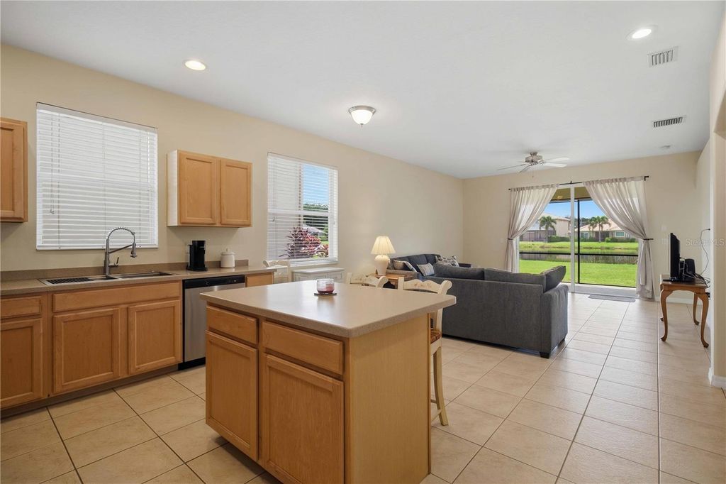 Image 9 of property listing at 236 GOLDEN HARBOUR TRAIL, Bradenton, FL 34212