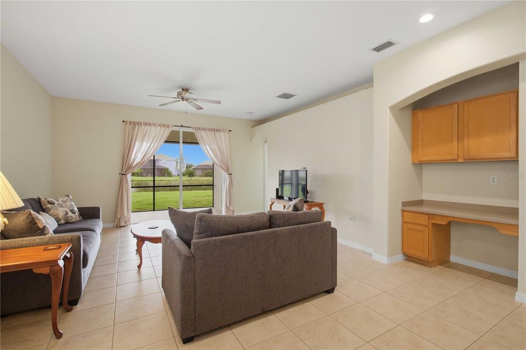 Image 10 of property listing at 236 GOLDEN HARBOUR TRAIL, Bradenton, FL 34212