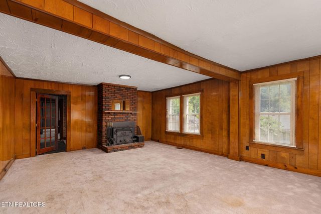 303 E Louise Ave, Morristown, TN 37813
