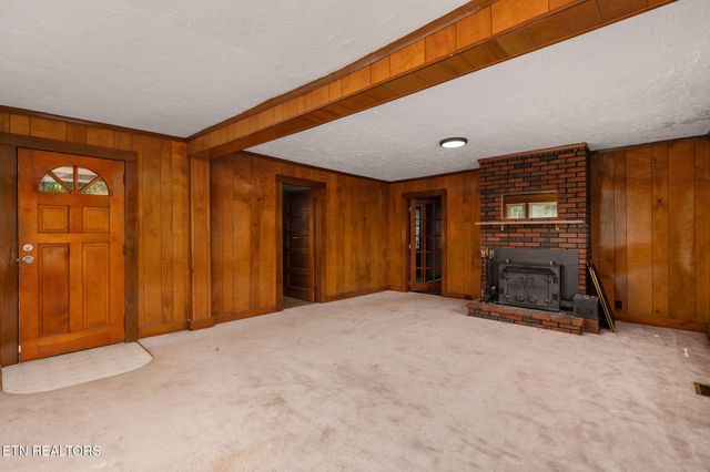 303 E Louise Ave, Morristown, TN 37813