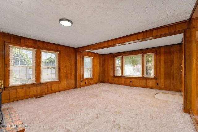 303 E Louise Ave, Morristown, TN 37813