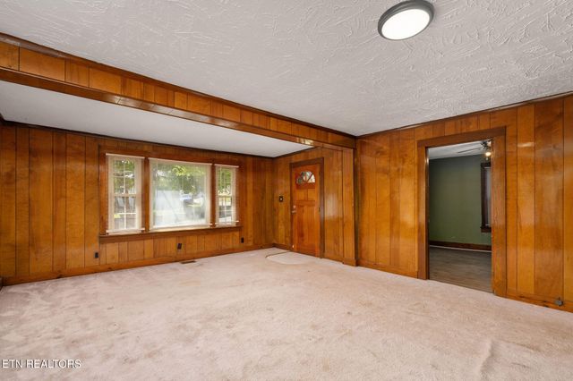 303 E Louise Ave, Morristown, TN 37813