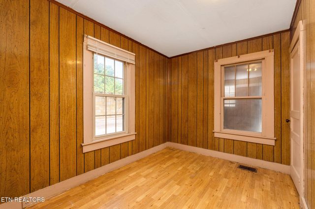 303 E Louise Ave, Morristown, TN 37813