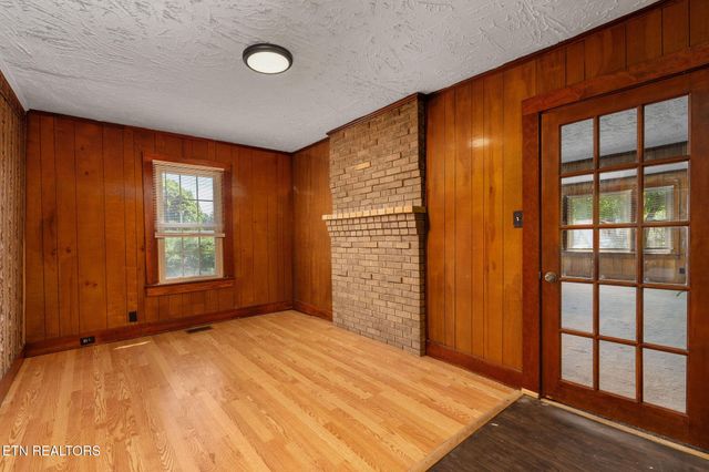 303 E Louise Ave, Morristown, TN 37813