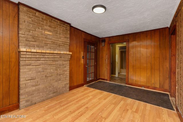 303 E Louise Ave, Morristown, TN 37813
