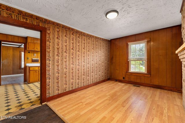 303 E Louise Ave, Morristown, TN 37813