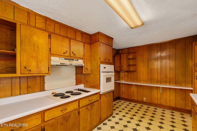 303 E Louise Ave, Morristown, TN 37813