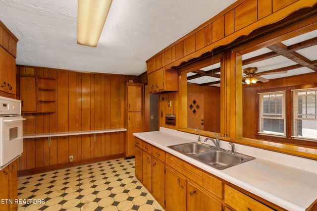 303 E Louise Ave, Morristown, TN 37813