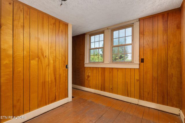303 E Louise Ave, Morristown, TN 37813