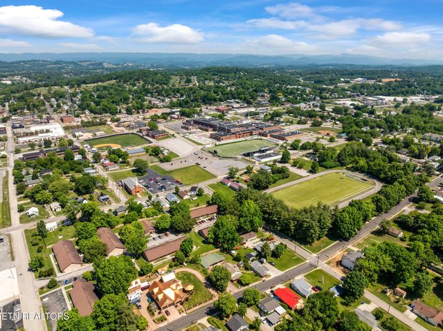 303 E Louise Ave, Morristown, TN 37813