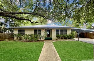 1305 SAN JACINTO ST, Castroville, TX 78009