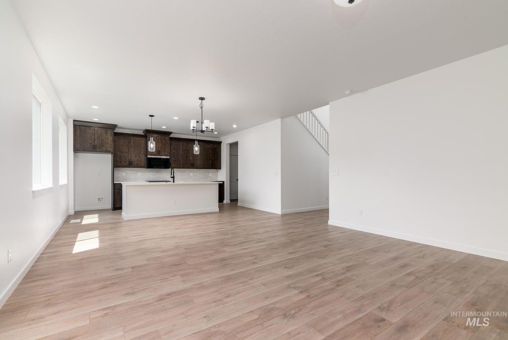 8455 W Millcreek Ct, Star, ID 83669 photo 2