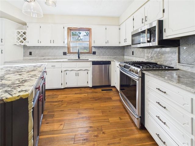 90 Grandview Drive, Warrensburg, MO 64093