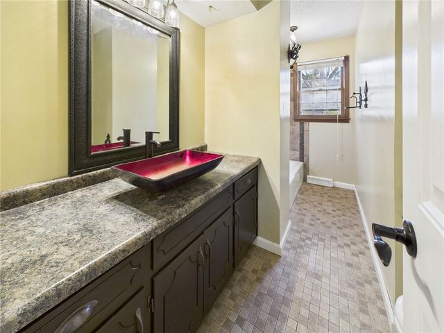 90 Grandview Drive, Warrensburg, MO 64093