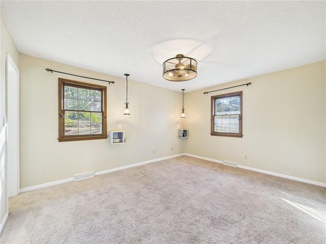 90 Grandview Drive, Warrensburg, MO 64093