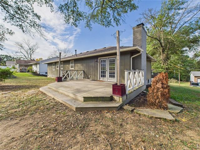 90 Grandview Drive, Warrensburg, MO 64093