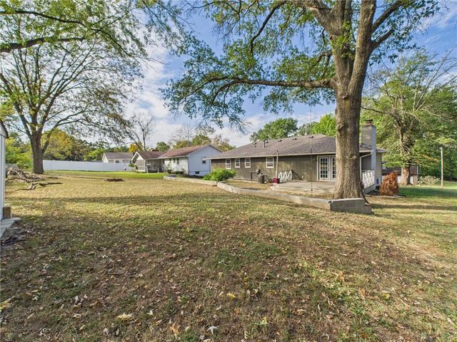 90 Grandview Drive, Warrensburg, MO 64093