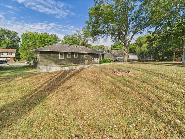 90 Grandview Drive, Warrensburg, MO 64093