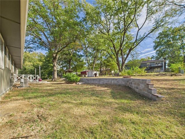 90 Grandview Drive, Warrensburg, MO 64093