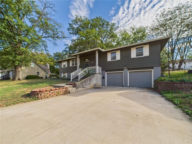 90 Grandview Drive, Warrensburg, MO 64093