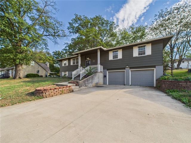 90 Grandview Drive, Warrensburg, MO 64093