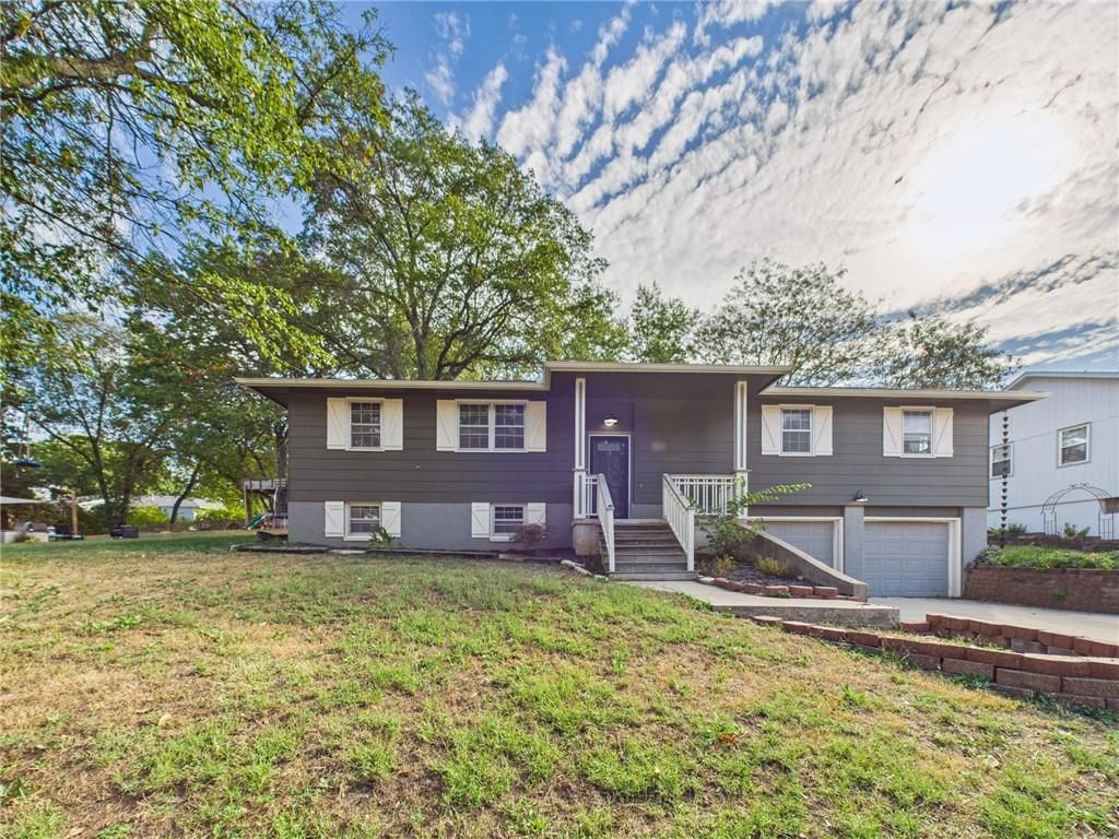 90 Grandview Drive, Warrensburg, MO 64093