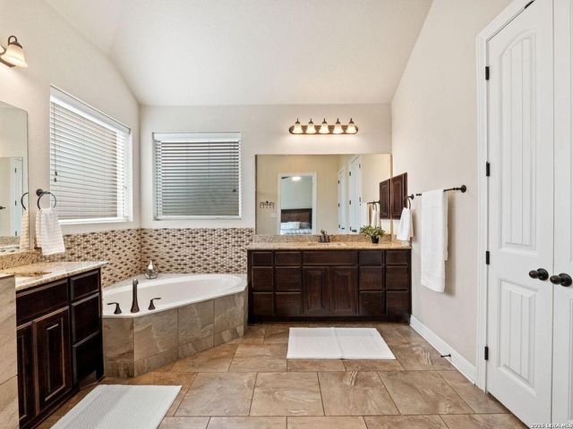 27211 Smokey Chase, Boerne, TX 78015