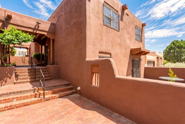 804 Faldas De La Sierra, Santa Fe, NM 87501