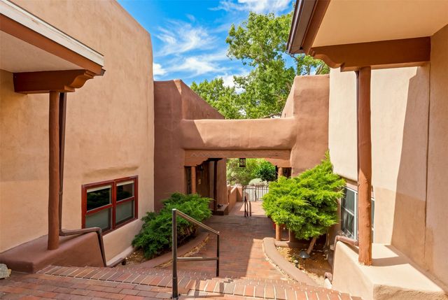 804 Faldas De La Sierra, Santa Fe, NM 87501