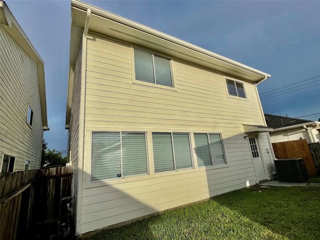 1511 Nichole Woods Drive, Houston, TX 77047