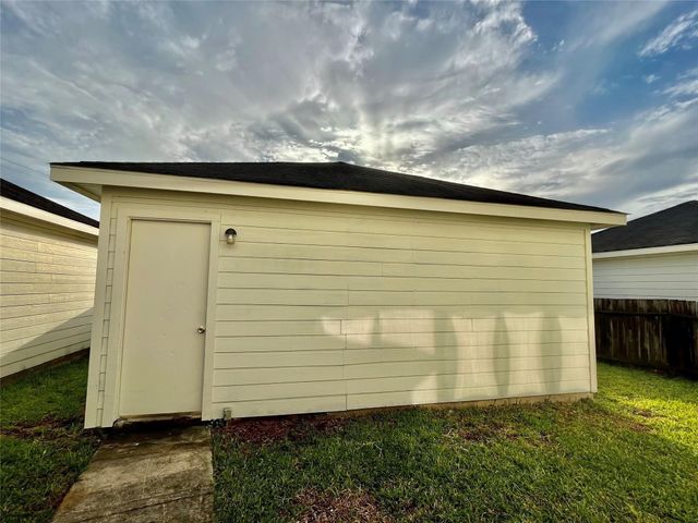 1511 Nichole Woods Drive, Houston, TX 77047