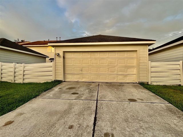 1511 Nichole Woods Drive, Houston, TX 77047