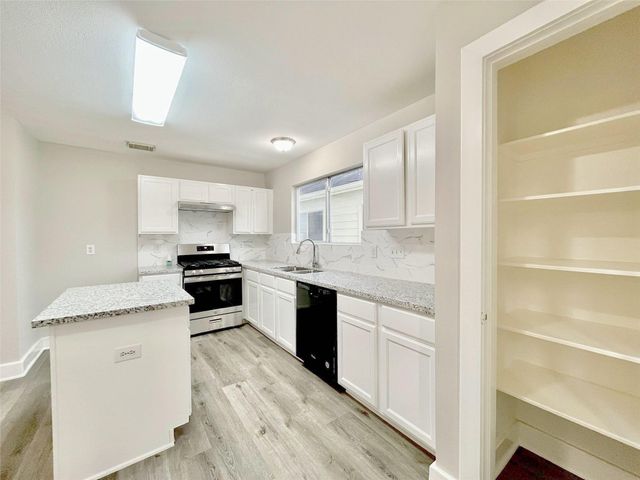 1511 Nichole Woods Drive, Houston, TX 77047