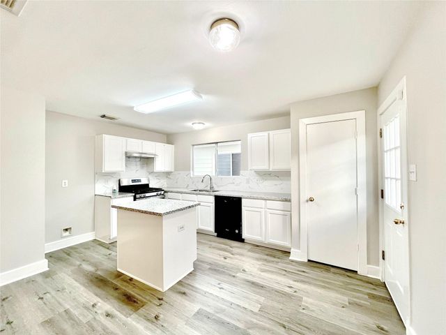 1511 Nichole Woods Drive, Houston, TX 77047