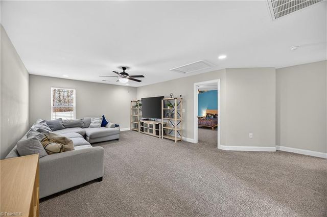 7507 Bentridge Forest Drive, Kernersville, NC 27284