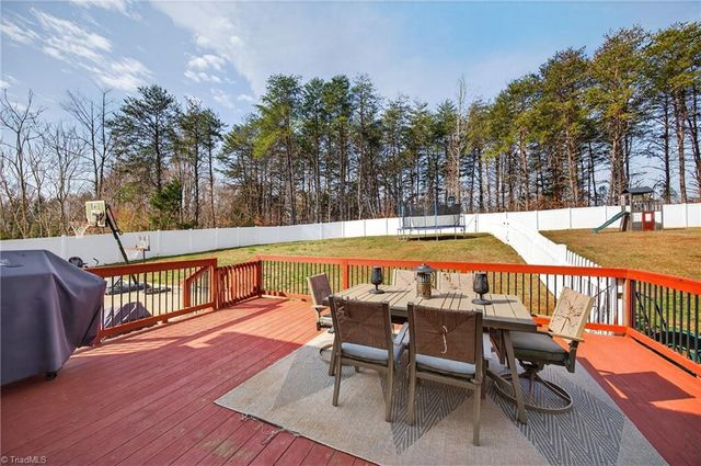 7507 Bentridge Forest Drive, Kernersville, NC 27284