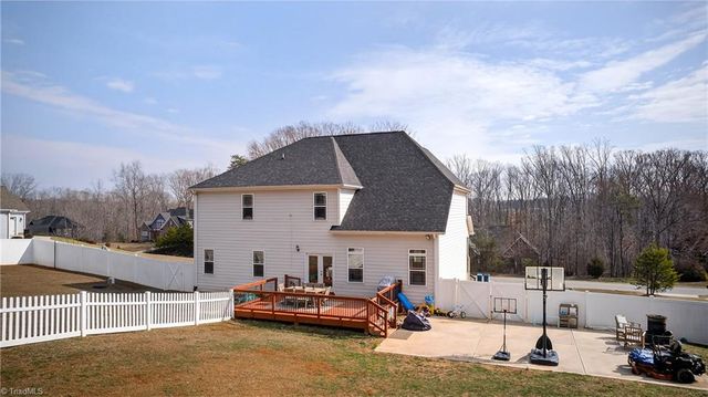 7507 Bentridge Forest Drive, Kernersville, NC 27284